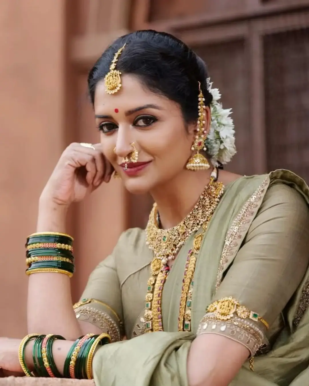 Indian Actress Vimala Raman in Green Saree